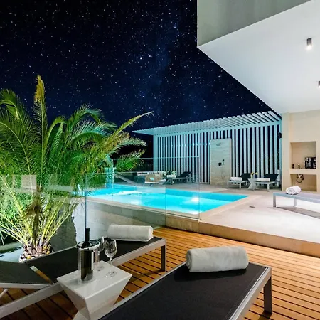 Luxury Pont Infinity Heated Pool Vila
