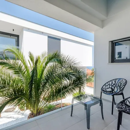 Vila Luxury Pont Infinity Heated Pool *
