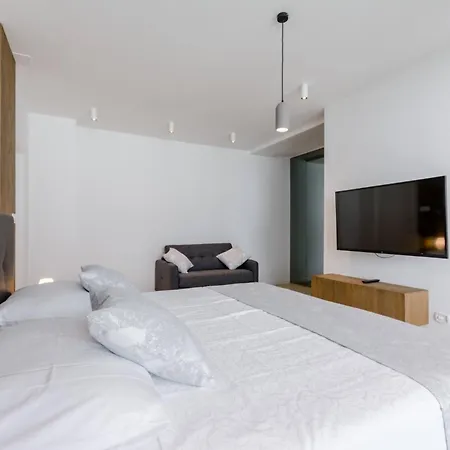 Luxury Pont Infinity Heated Pool Villa Sutivan