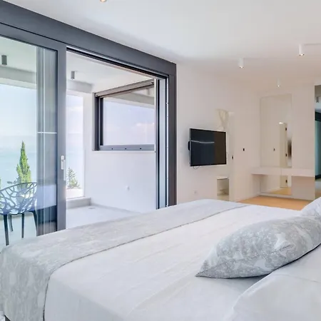 Vila Luxury Pont Infinity Heated Pool