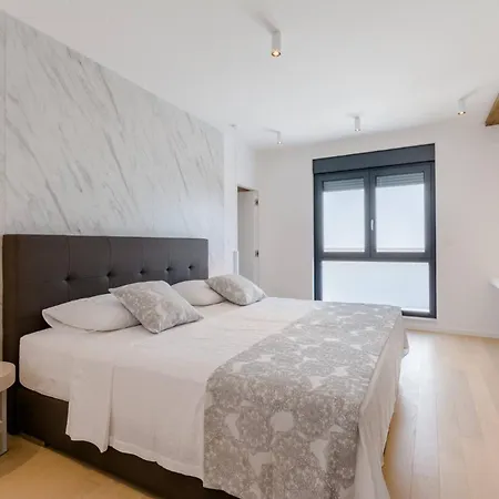 Villa Luxury Pont Infinity Heated Pool *