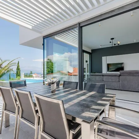 Luxury Pont Infinity Heated Pool Vila *