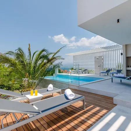 Vila Luxury Pont Infinity Heated Pool Sutivan