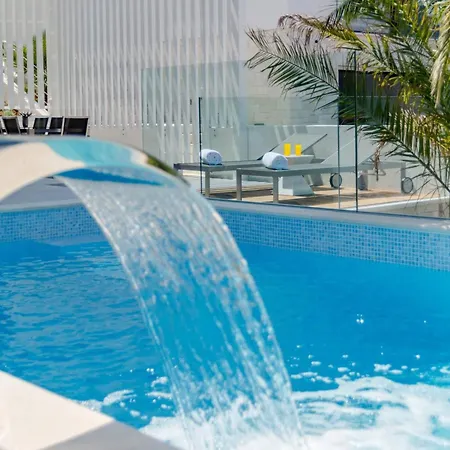 Luxury Pont Infinity Heated Pool Vila