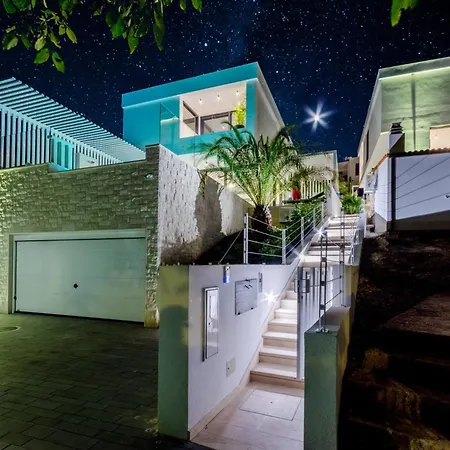 Luxury Pont Infinity Heated Pool Villa