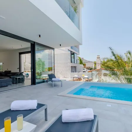 Villa Luxury Pont Infinity Heated Pool