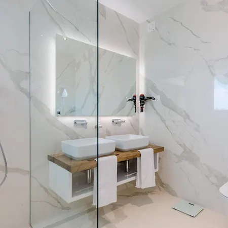 Вилла Luxury Pont Infinity Heated Pool Сутиван