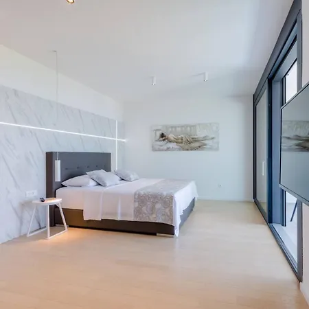 Luxury Pont Infinity Heated Pool Вилла Сутиван