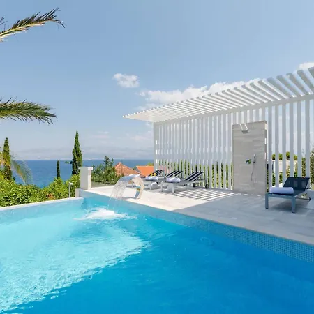 Вилла Luxury Pont Infinity Heated Pool