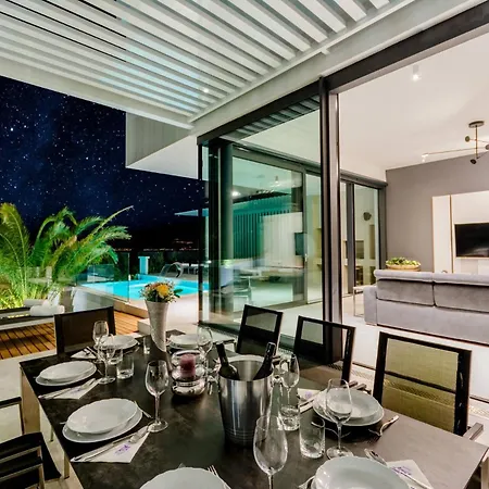 Вилла Luxury Pont Infinity Heated Pool Сутиван